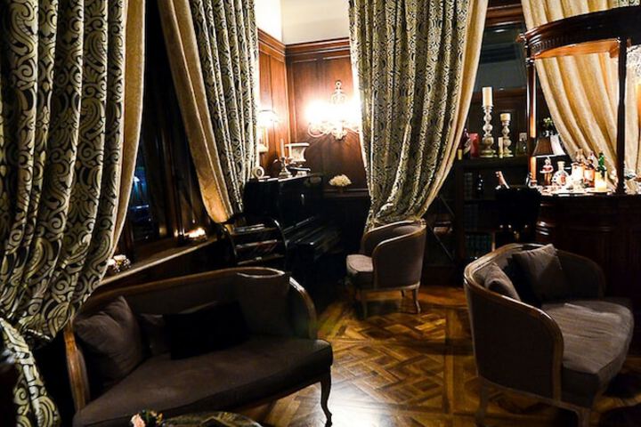 Lounge 112 of 142