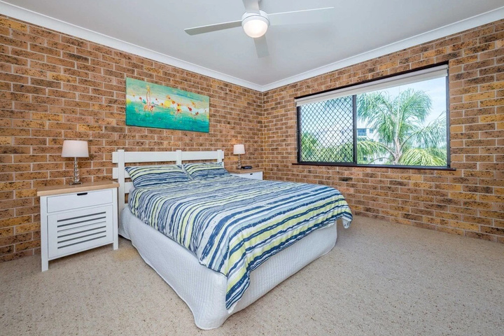Room 4 of 15