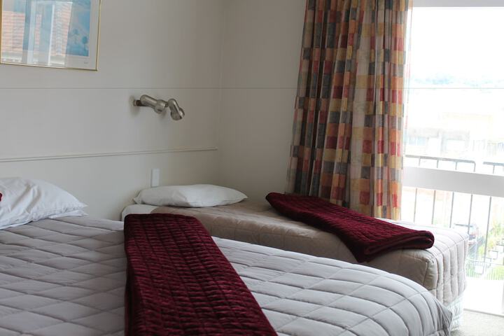 Room 9 of 32