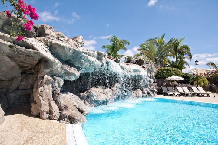Pool Hotel