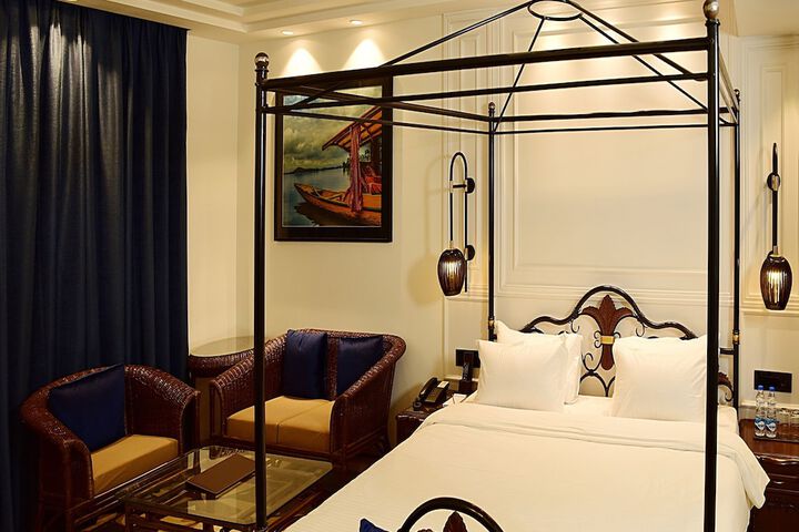 Room 9 of 21