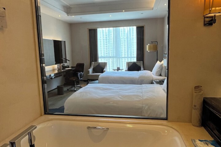 Room 13 of 30