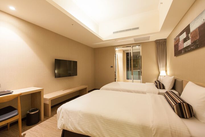 Room 6 of 32