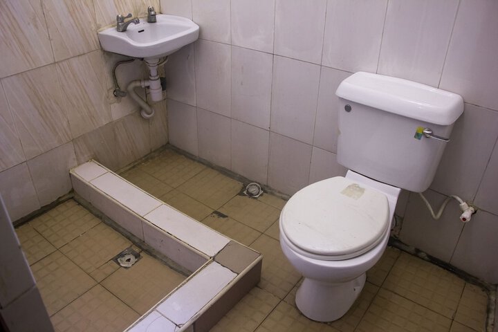 Room 9 of 13