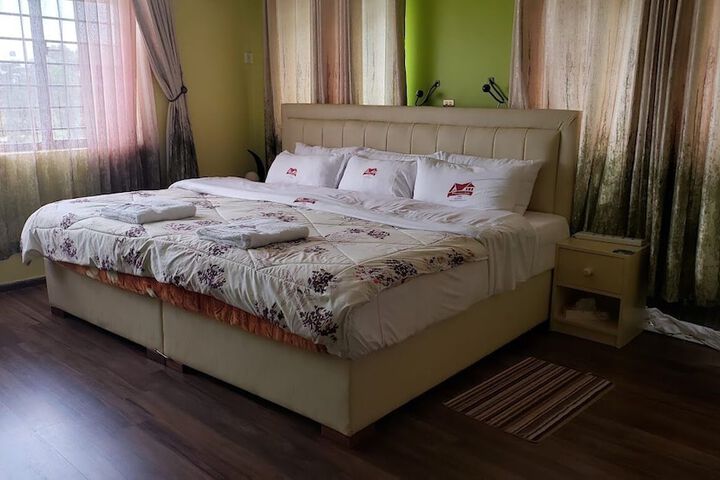 Room 4 of 24