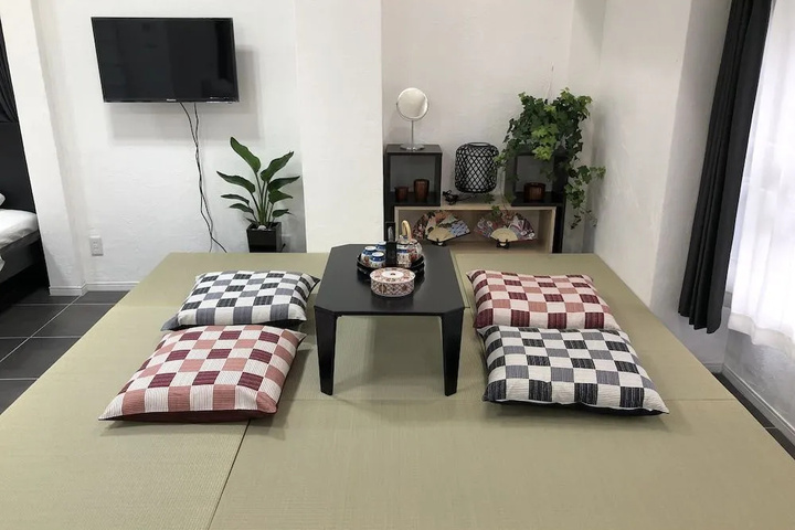 Room 2 of 8
