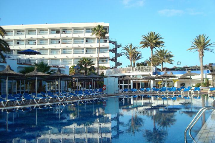Hotel with Pool