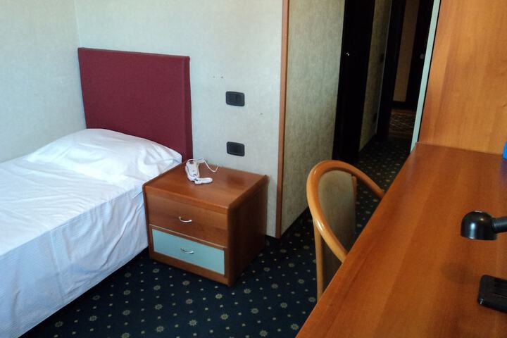 Room 8 of 35