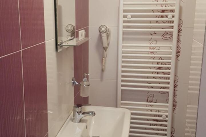 Room 15 of 34
