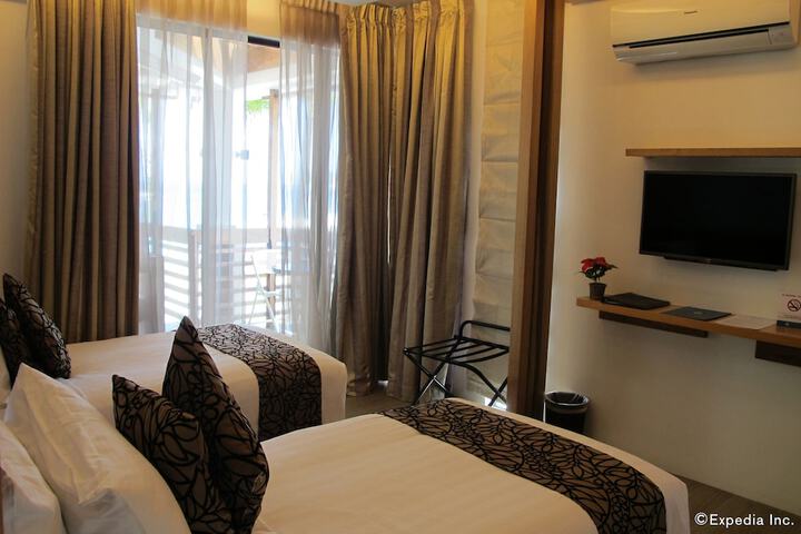 Room 9 of 90