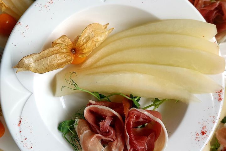Dining 95 of 147