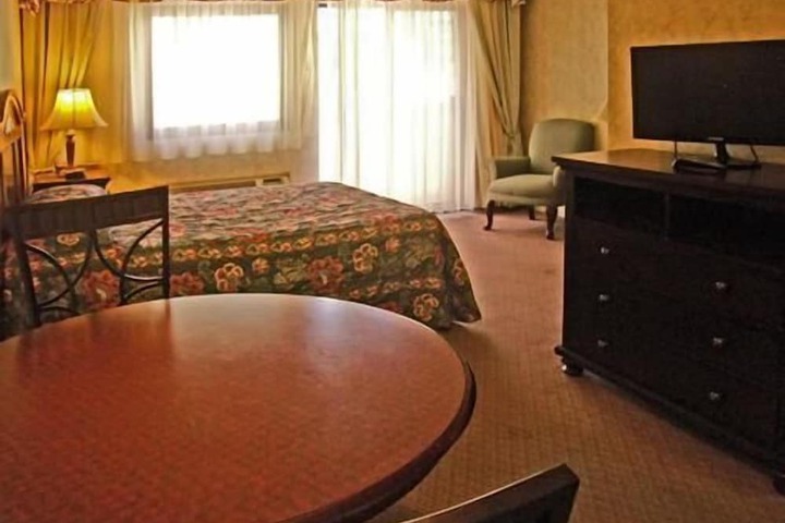 Room 8 of 12