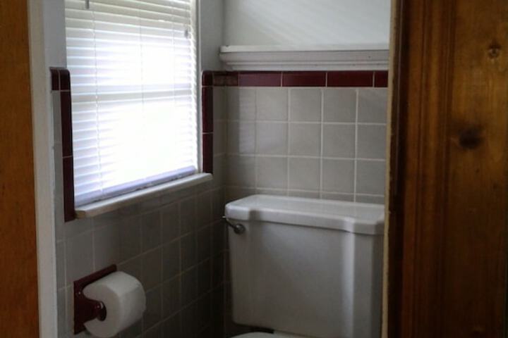 Room 4 of 8
