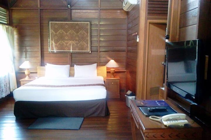 Room 4 of 34
