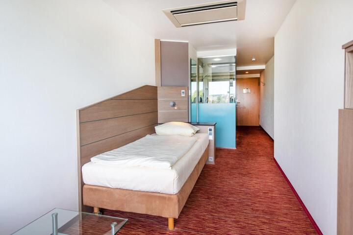 Room 28 of 130