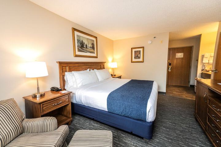 1 King Bed (36 of 40)