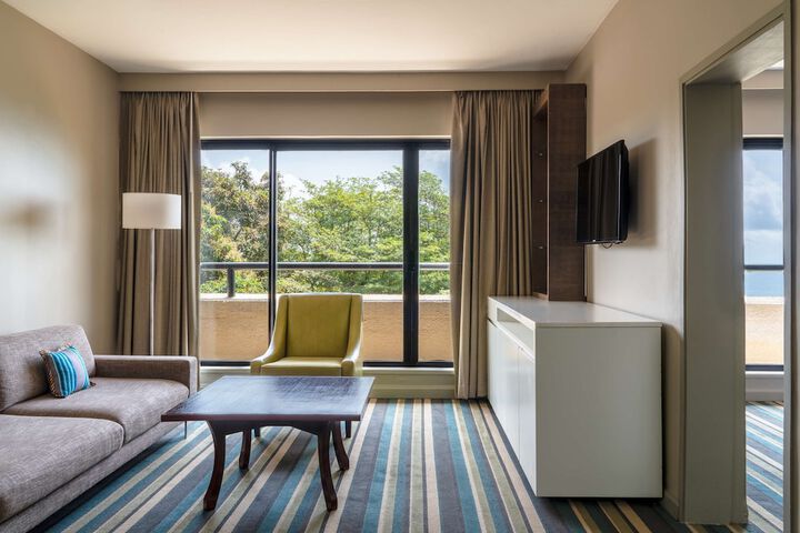 Room 16 of 107