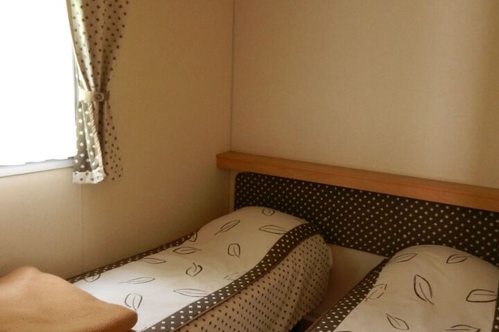 Room 10 of 16