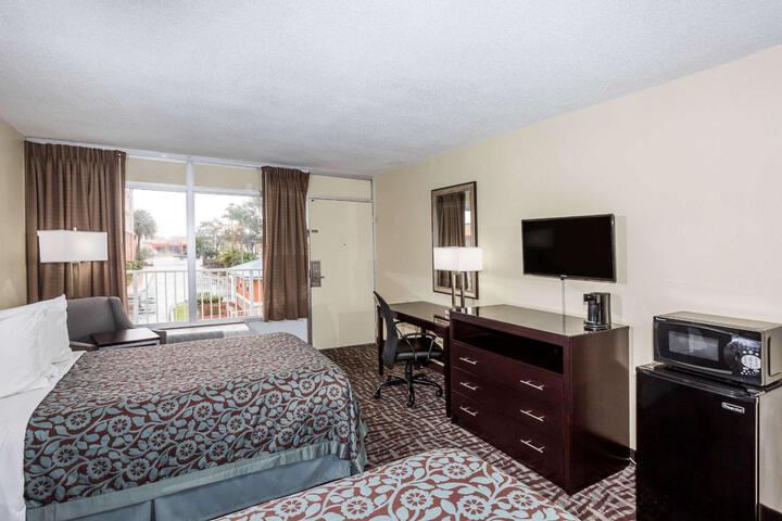 1 King Bed (10 of 12)