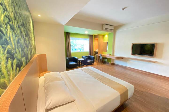 Room 12 of 32