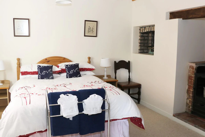Room 2 of 10