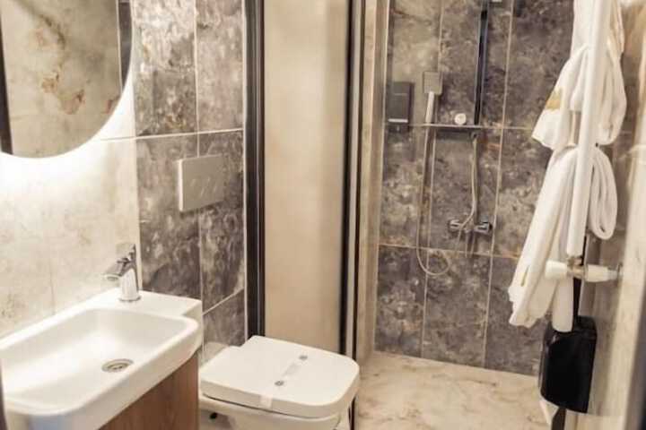 Room 37 of 78