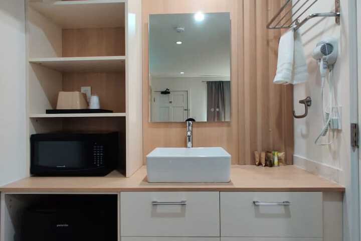 Bathroom sink