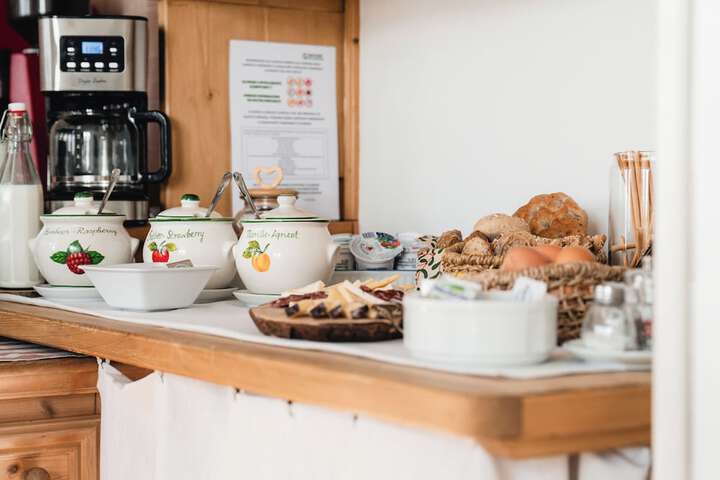 Breakfast/Coffee Service 82 of 125