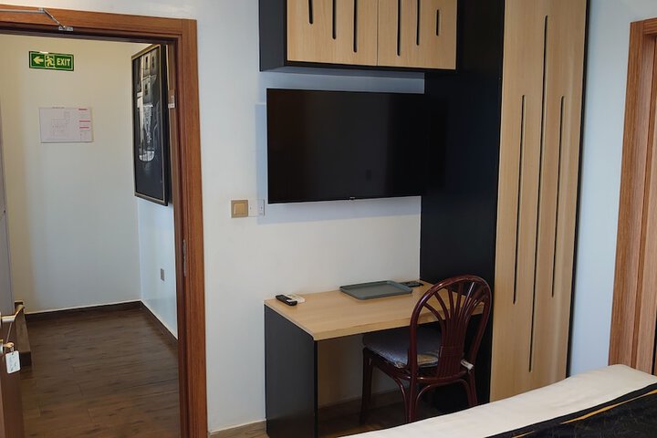 Room 8 of 24