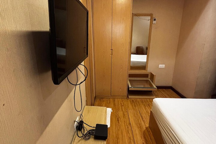 Room 6 of 57