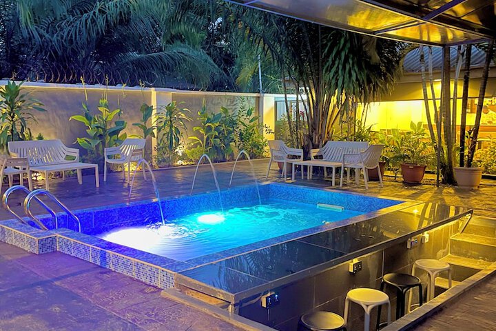 Pool 21 of 32