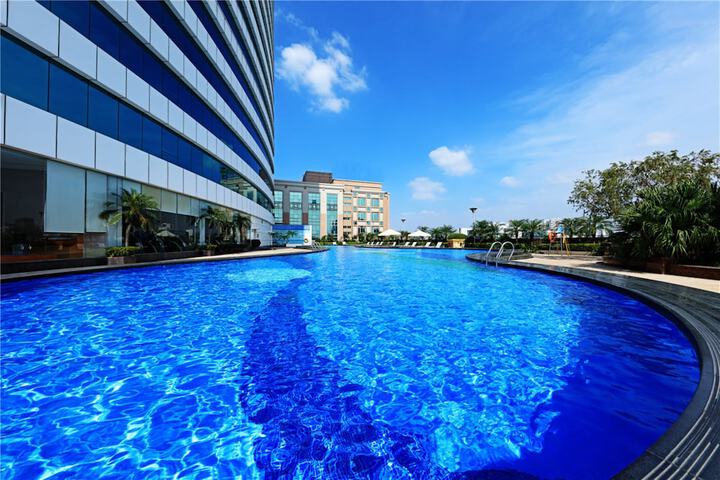 Hotel with Pool