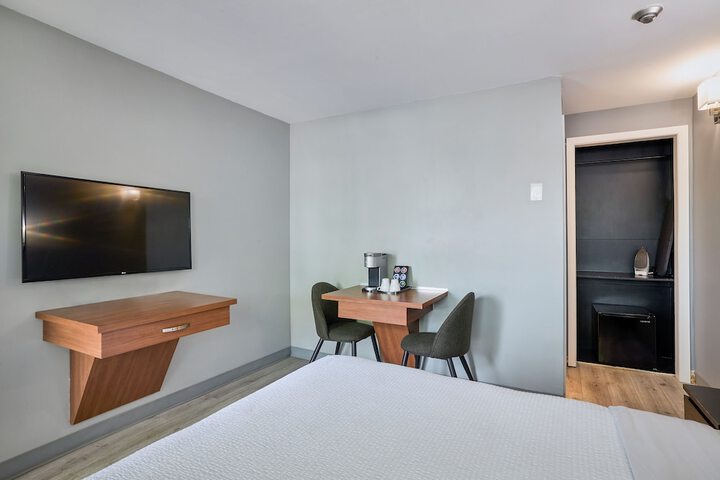 Room 11 of 20