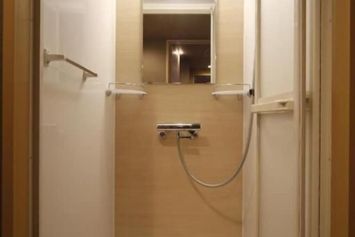Room 44 of 102