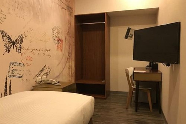 Room 40 of 98