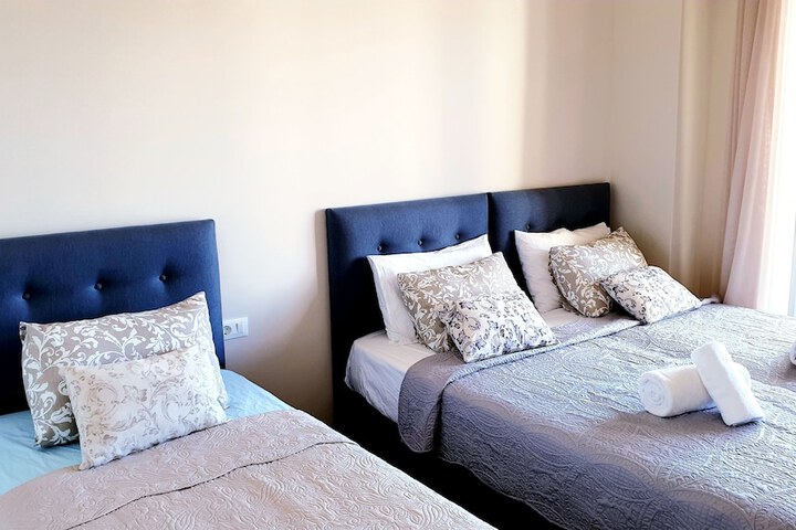 Room 10 of 27