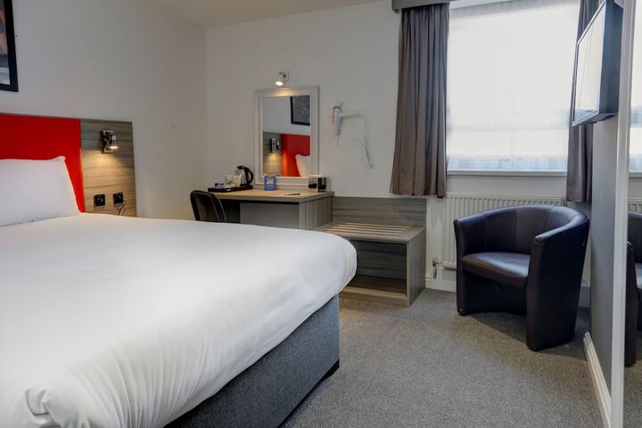 Room 4 of 10