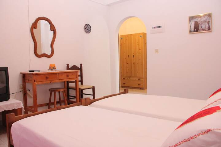 Room 13 of 66