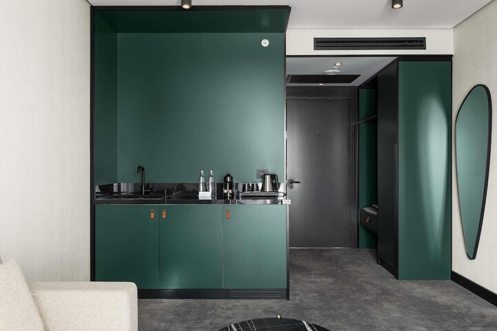 Room 45 of 100