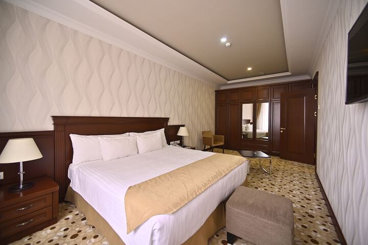 Room 30 of 86