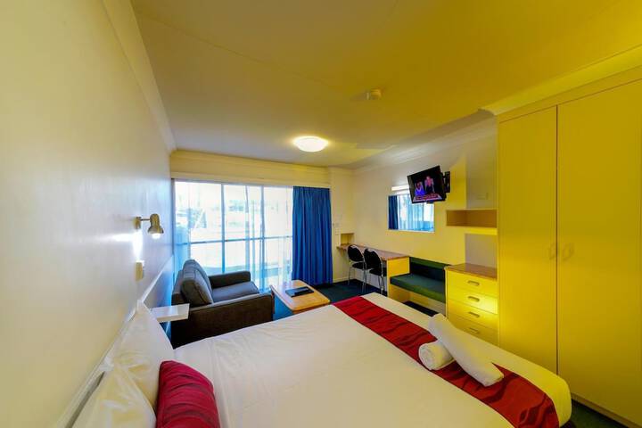 Room 28 of 53