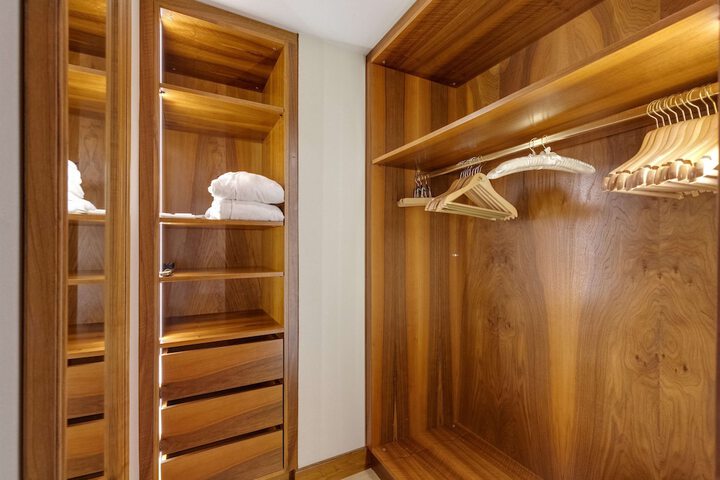 Room 26 of 180