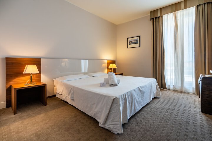 Room 4 of 45