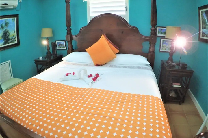 Room 2 of 9