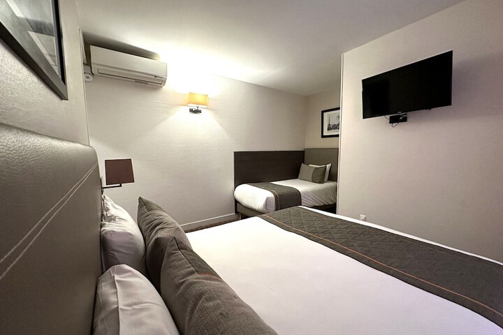 Room 28 of 40