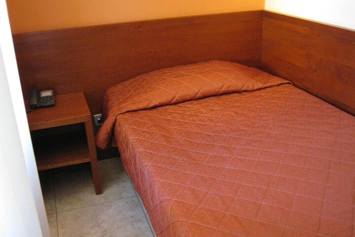 Room 23 of 64
