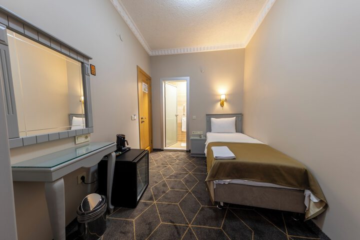 Room 43 of 77