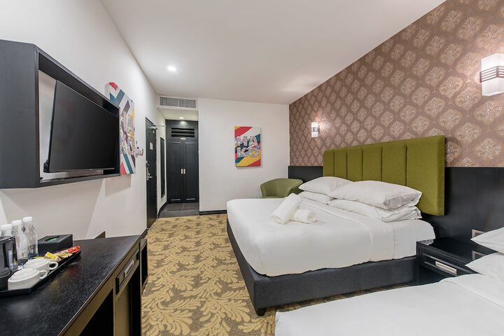 Room 13 of 40