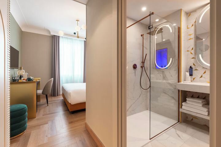 Room 45 of 82