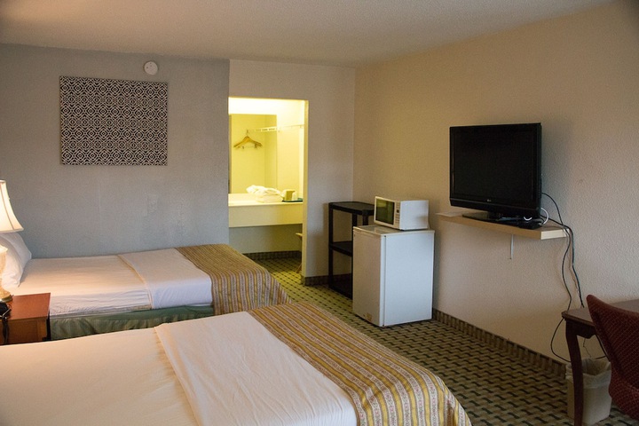 Room 4 of 15